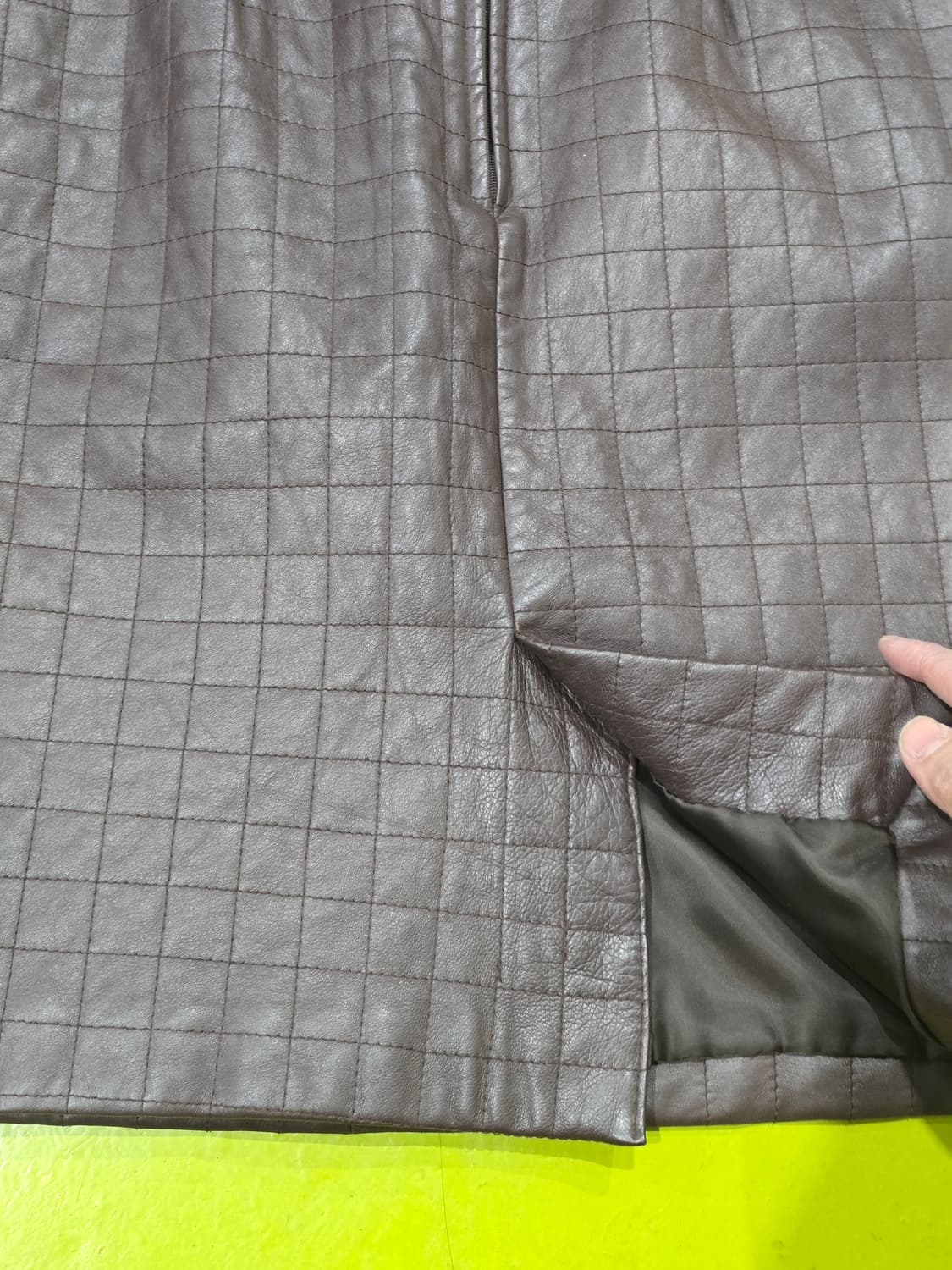 윤앤주 컬렉션 리얼 가죽 퀼팅 스커트 상품이미지5