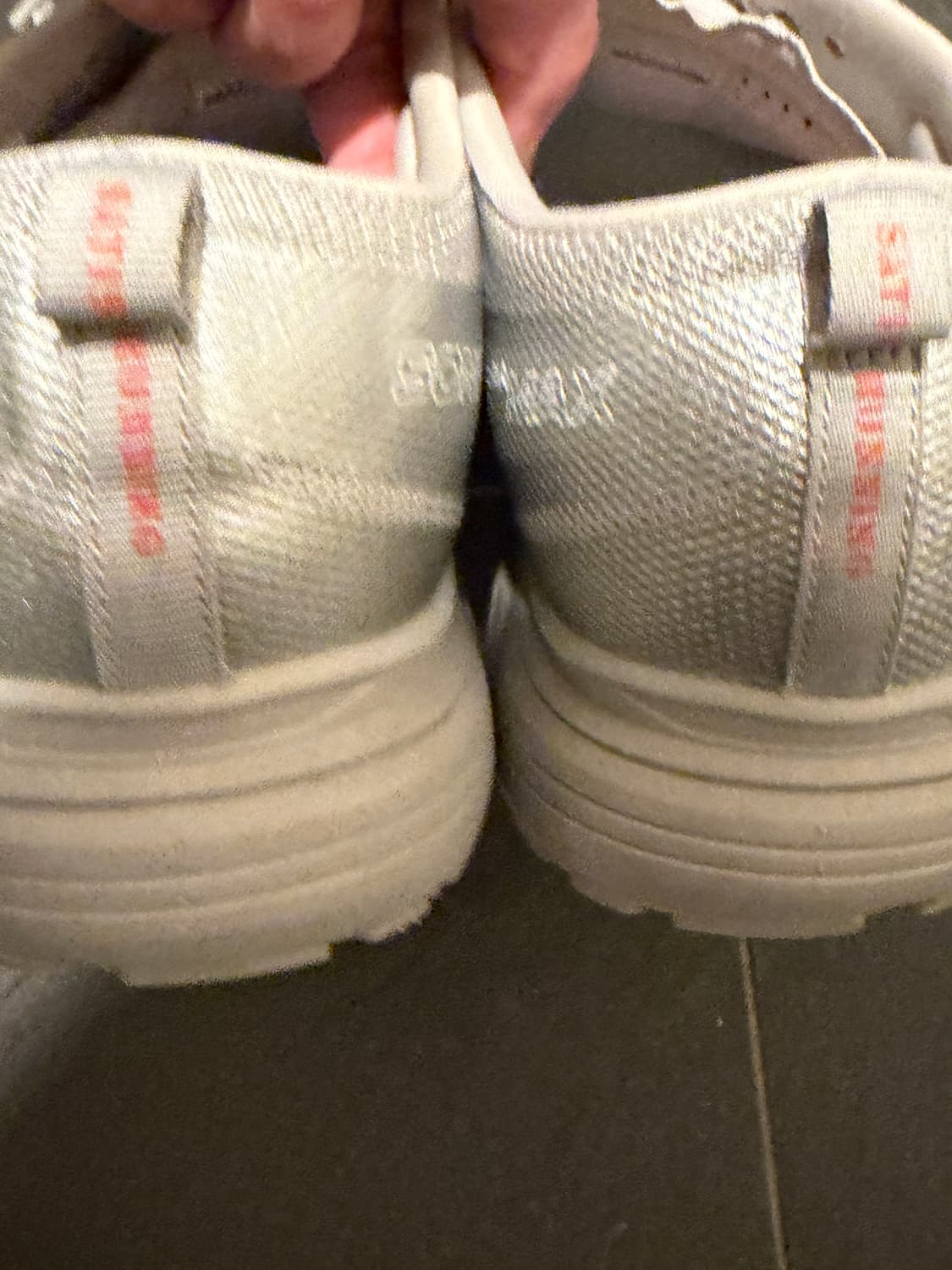 살로몬 x 새티스파이 소닉 RA 맥스 러닝화 상품이미지4