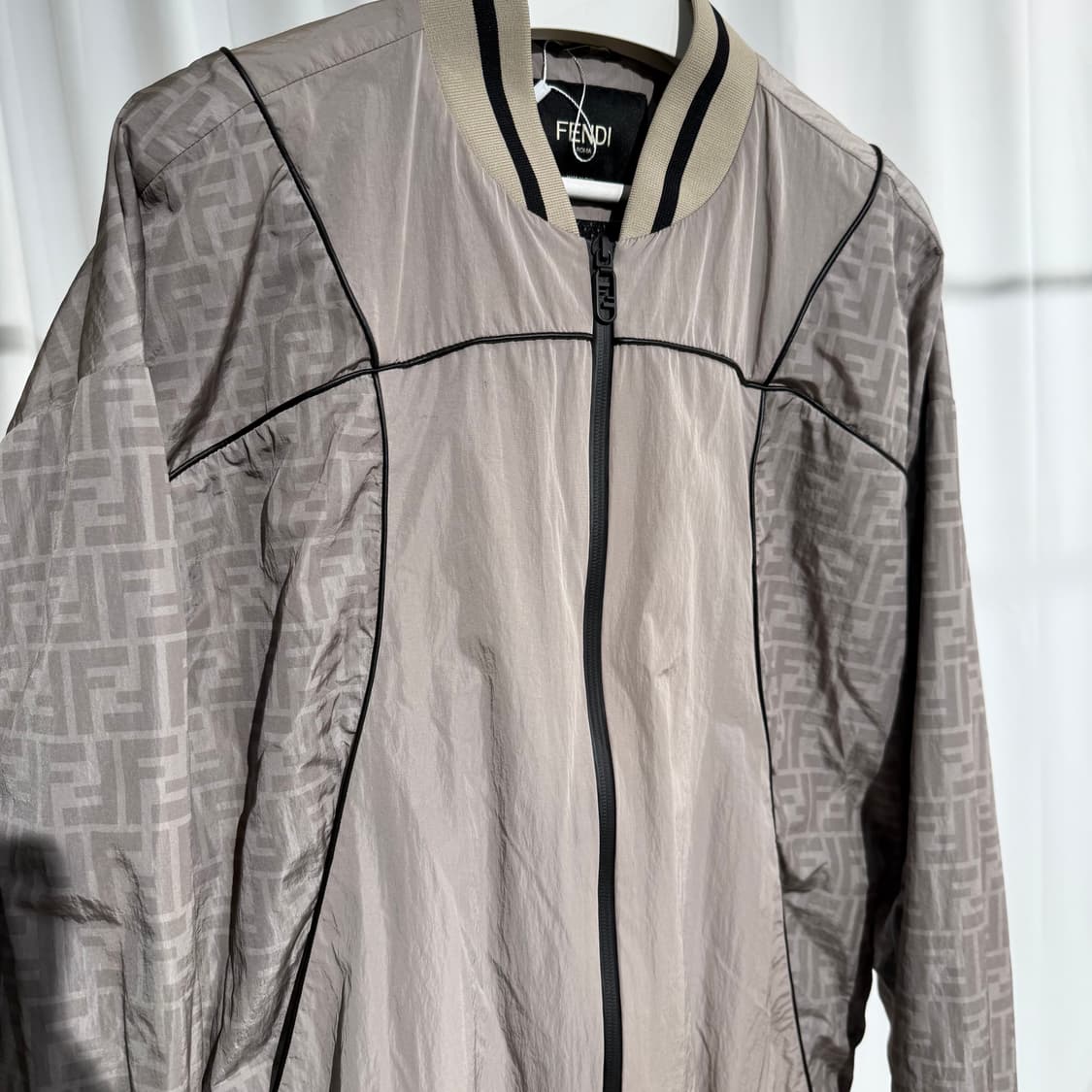 (52) 펜디 FF 모노그램 파이핑 디테일 블루종 자켓 상품이미지4