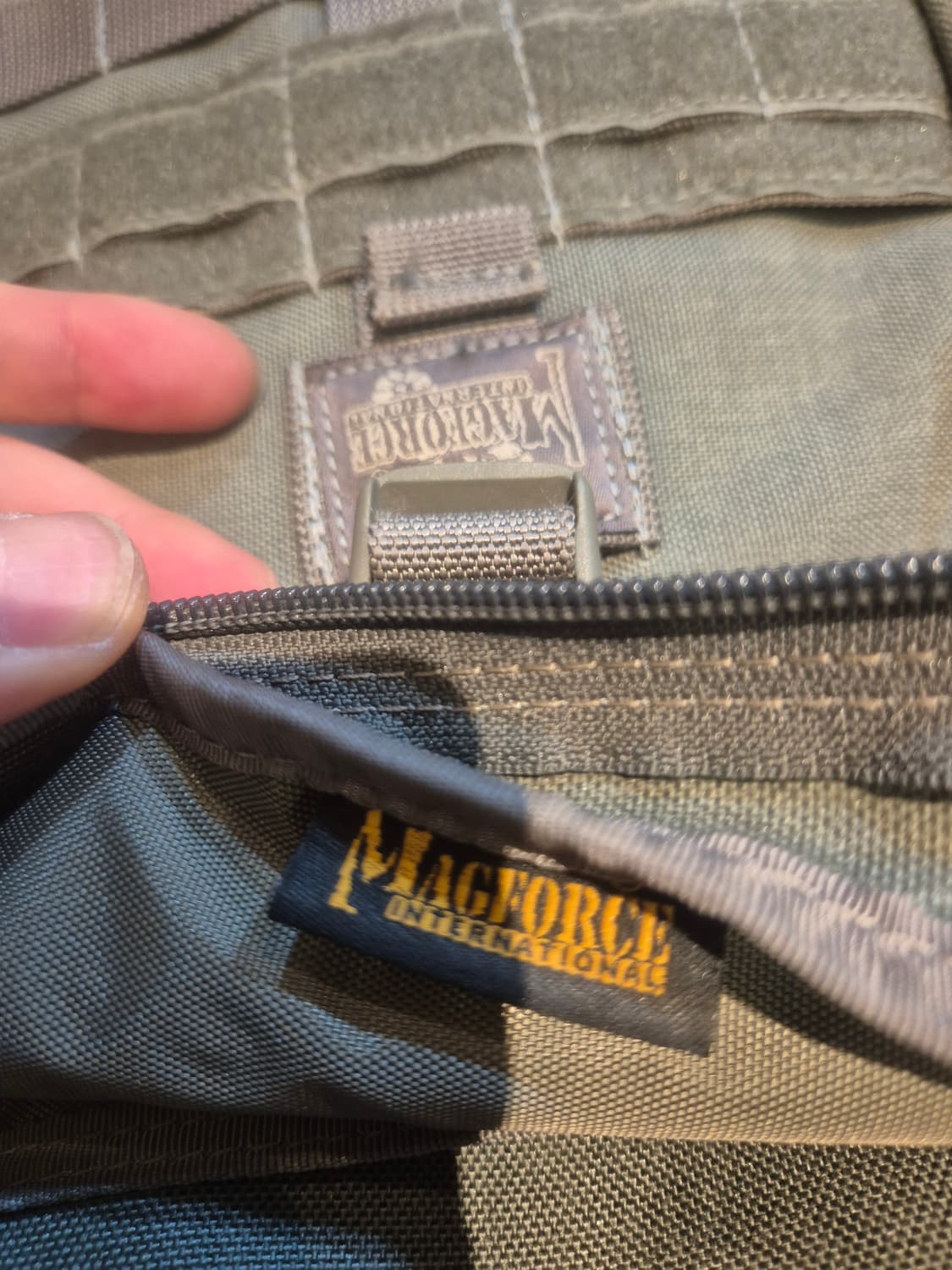 맥포스 블루제이 백팩 판매합니다 
자연스런 사용감외엔 마모손상 없습니다  상품이미지4