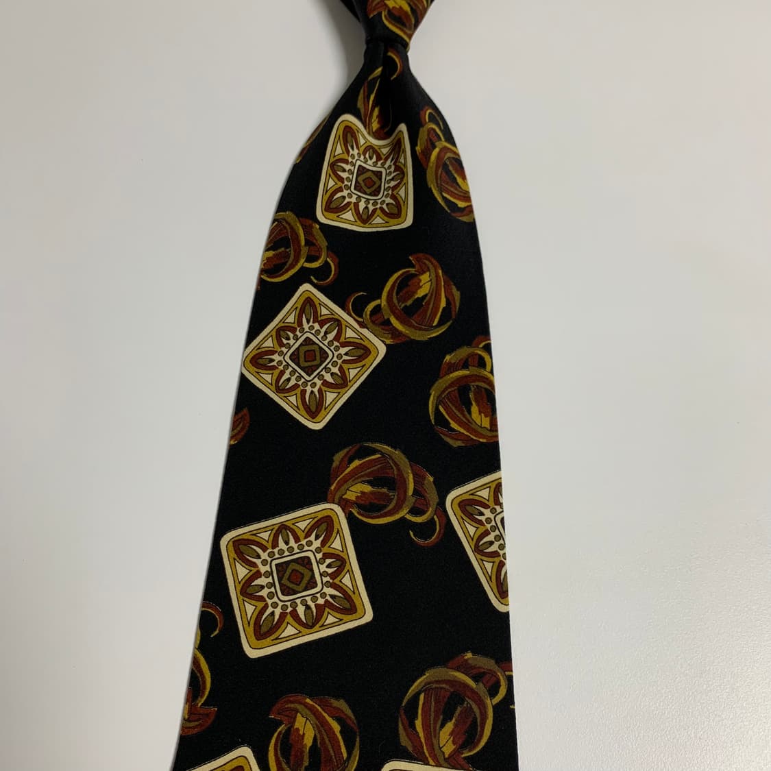 크리스찬 디올(Dior) 블랙 기하학적패턴 명품넥타이 100실크 A+ 상품이미지8