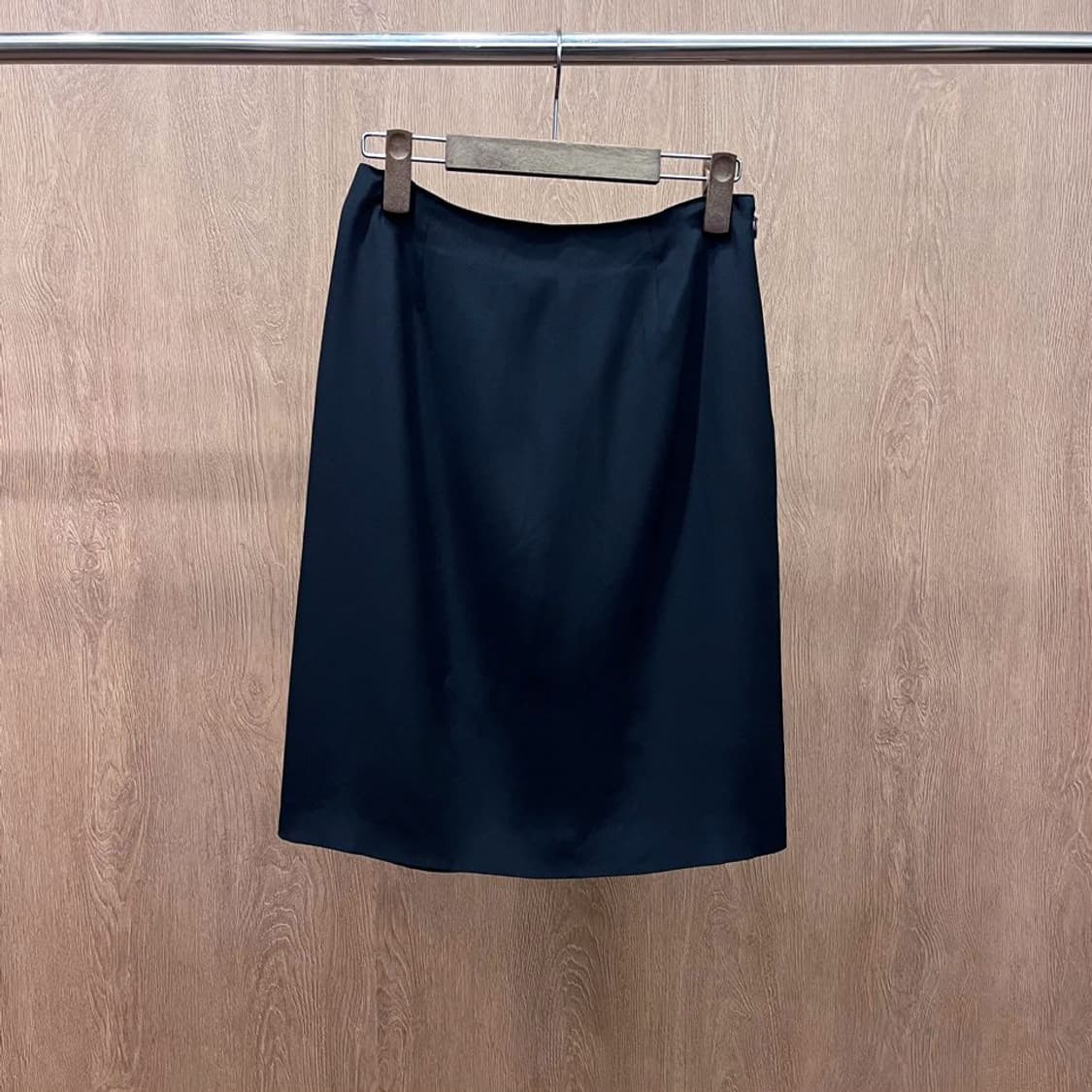 랑방 무지 미디 스커트 하이웨스트 절개 디테일 심플 A라인 블랙 상품이미지3