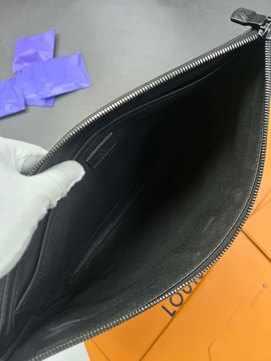 [40%할인] 루이비통 포쉐트 쉐도우 클러치백 상품이미지7