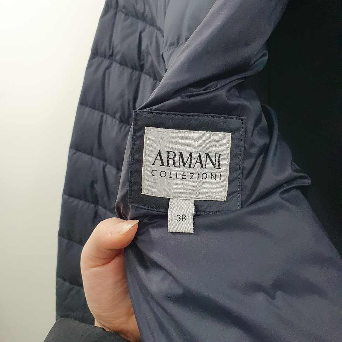 38 아르마니콜레지오니 여성 정품 덕다운 경량 패딩 점퍼 다크네이비 상품이미지5