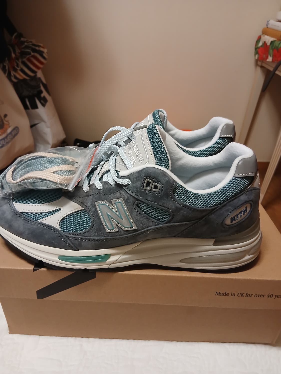 뉴발란스&키스 991 v2  상품이미지3