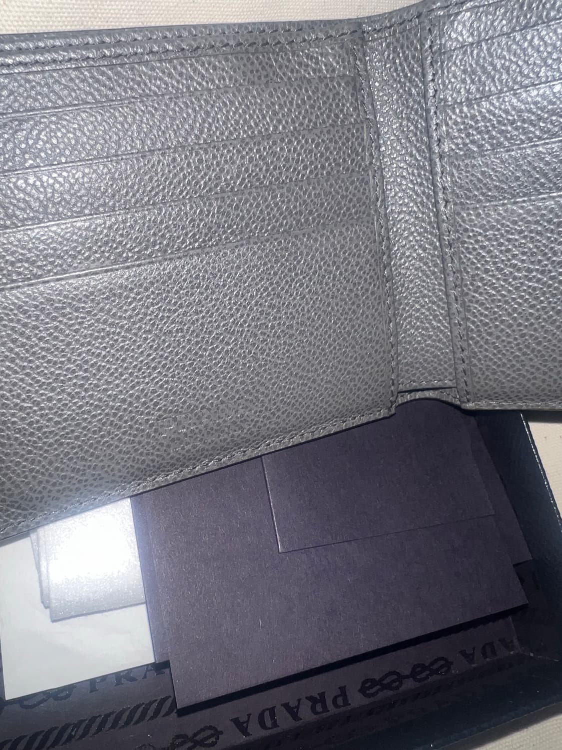 [급매][풀박] PRADA Black Leather Wallet 상품이미지5