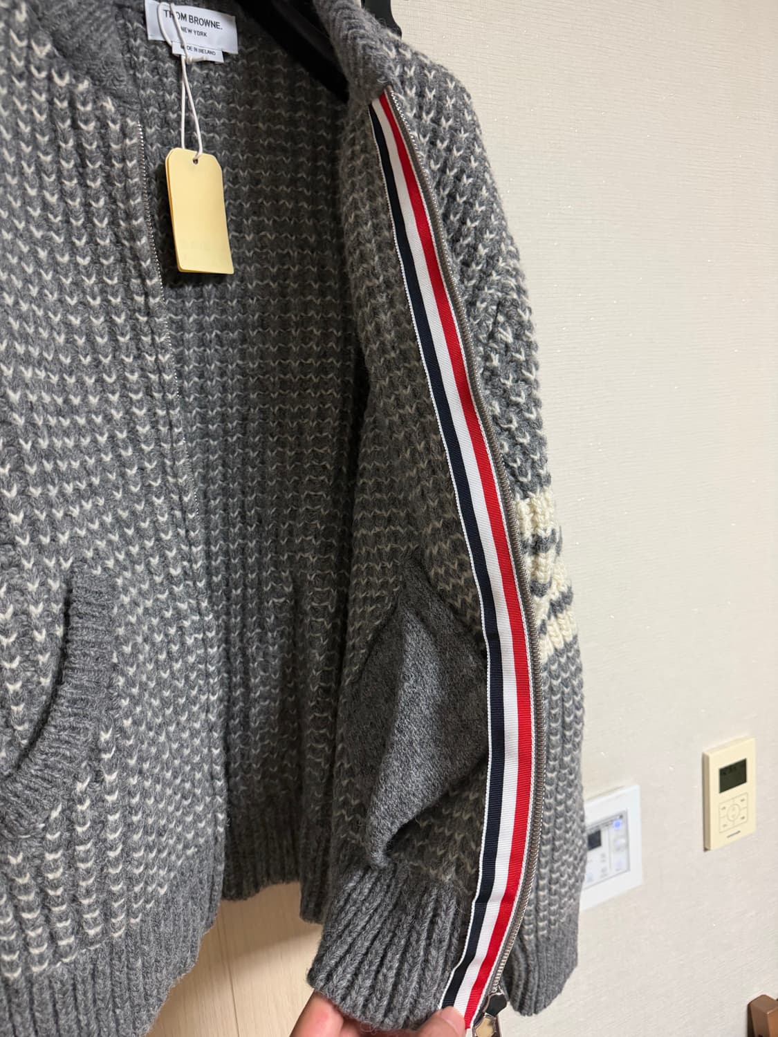 톰브라운 4bar 아이리쉬 울 니트 봄버 자켓 상품이미지5