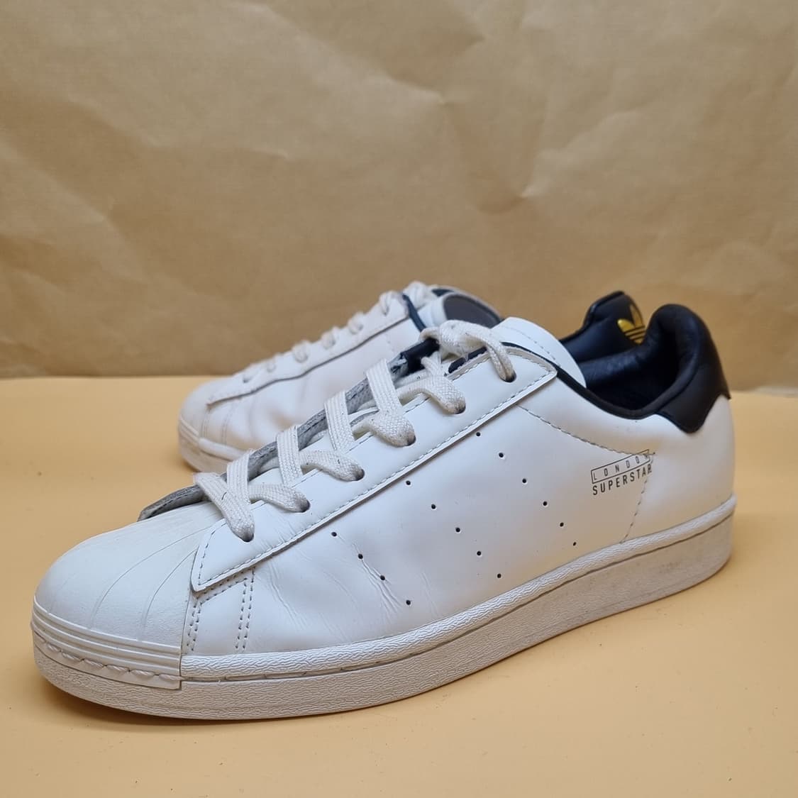 아디다스 슈퍼스타 퓨어 런던 스니커즈 245. 상품이미지1