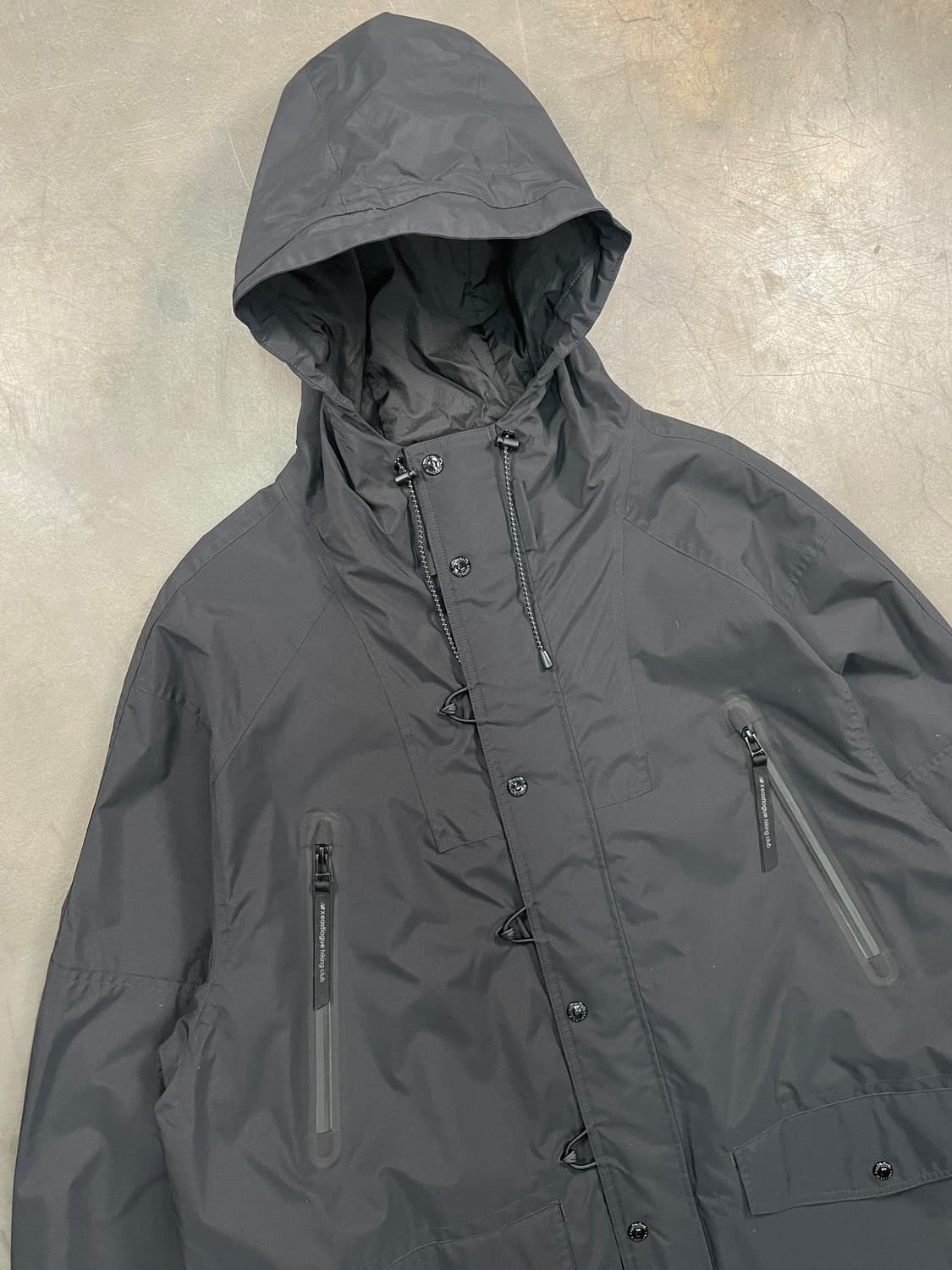 뉴발란스 X 이스트로스 고어택스 바람막이 상품이미지2