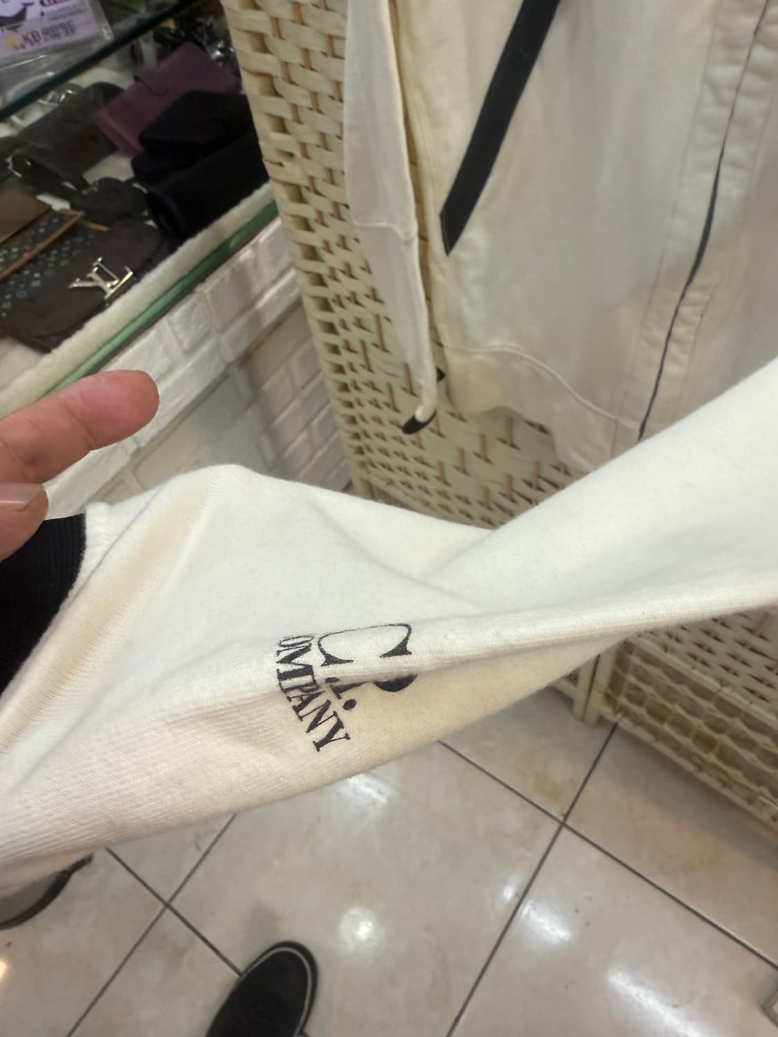 100 정품 cp컴퍼니 집업 팝니다 상품이미지3