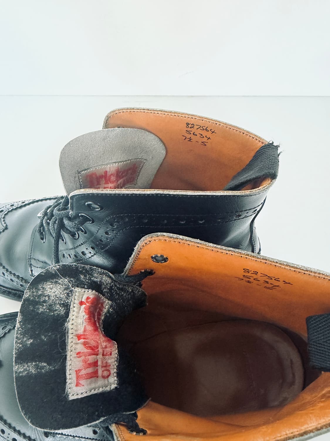 버버리 윙팁 부츠 트리커즈 협업 상품이미지8