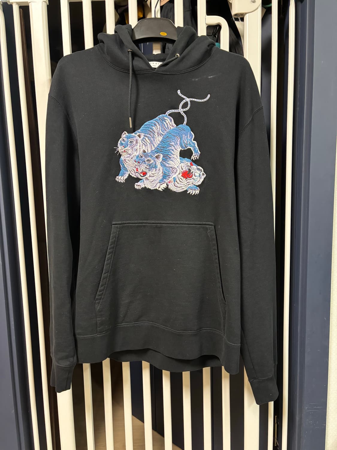 산드로 호랑이 자수 후드티 상품이미지1