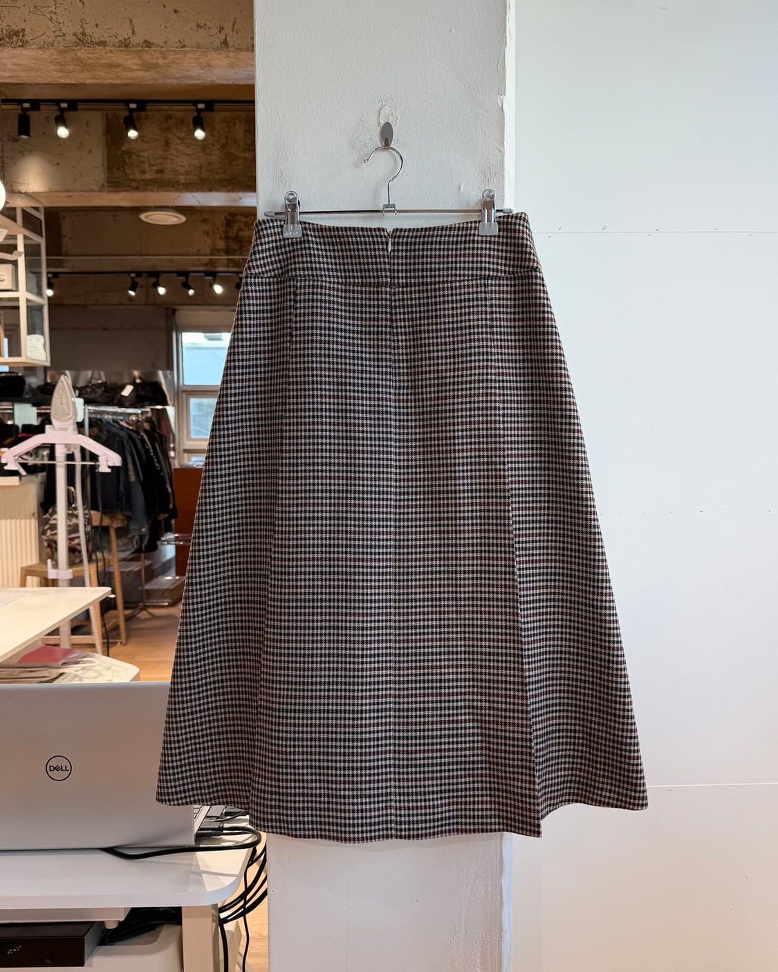 아쿠아스큐텀 브라운 하운드투스 핀턱 미디스커트  상품이미지5