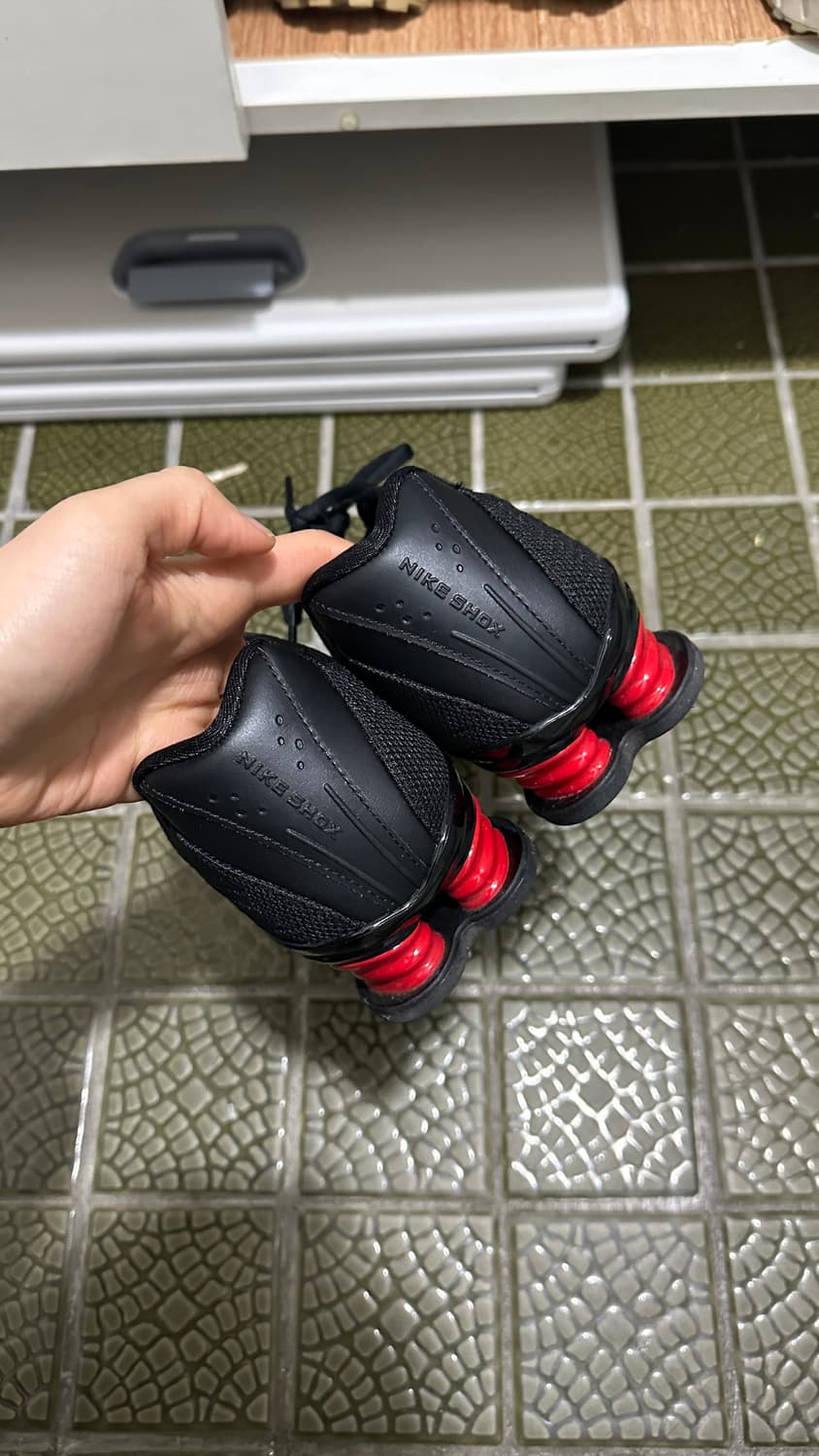 샥스 Z W - 블랙:유니버시티 레드:블랙 / HQ7540-002 상품이미지4