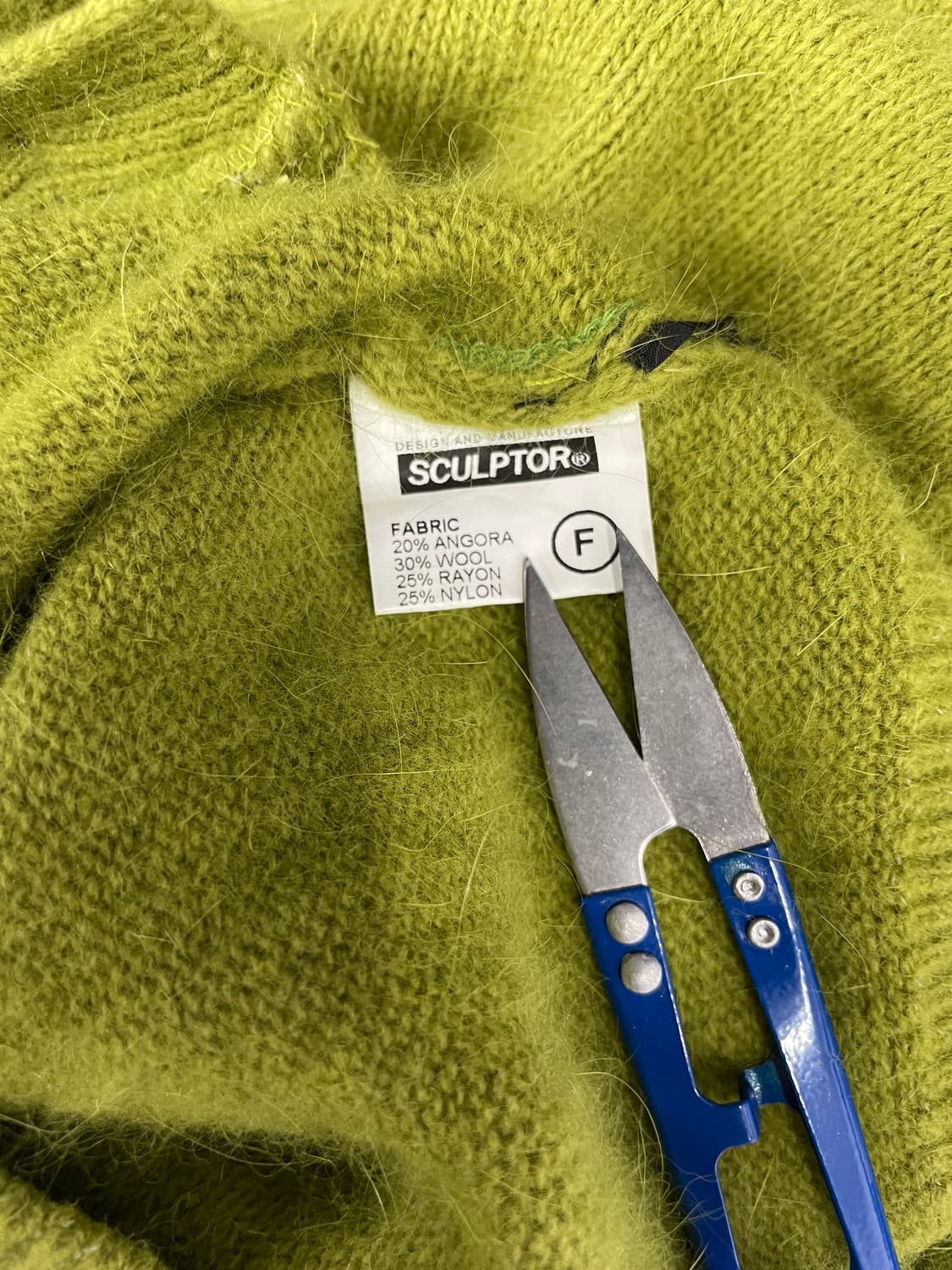 스컬프터(SCULPTOR) 앙고라 혼방 브이넥 크롭 가디건 상품이미지8