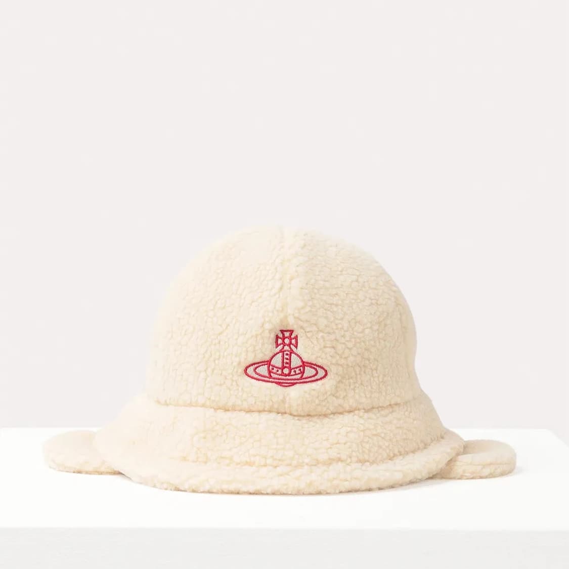 (정품)비비안 웨스트우드 보아 플리스 이어플랩 버킷햇 아이보리 상품이미지1