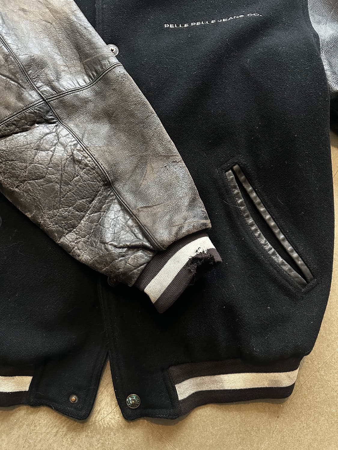 Pellepelle 펠레펠레 레더 슬리브 바시티 자켓 상품이미지6