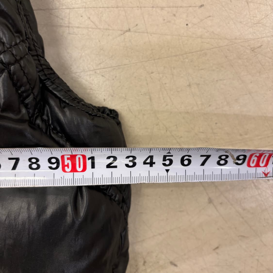 게스 유광 덕다운 패딩 조끼 상품이미지6