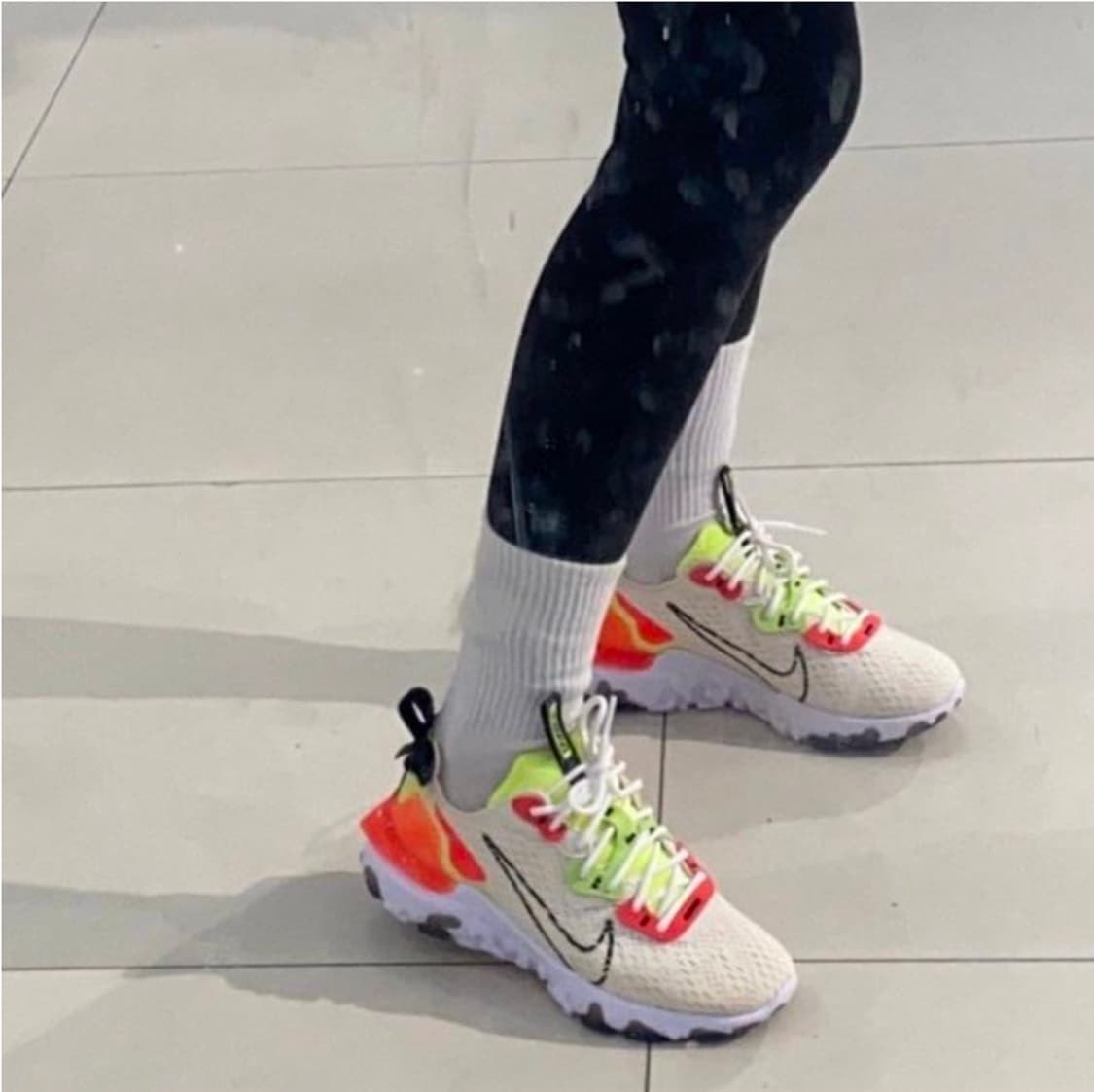 나이키(Nike) 리엑트 비전 오렌지볼트 러닝화 235 상품이미지3
