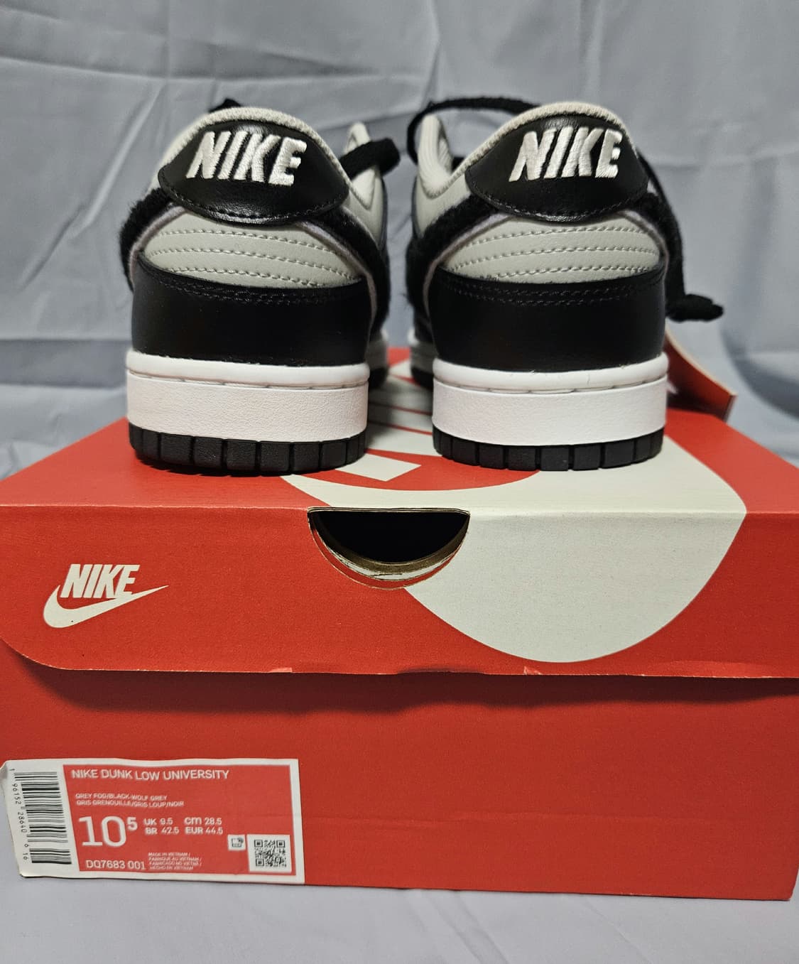 나이키 덩크 로우 "셰닐 스우시 블랙 그레이" 상품이미지5