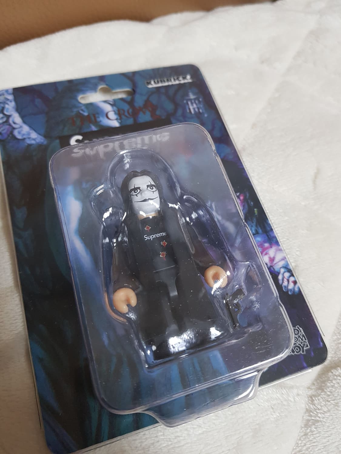 슈프림 X 더 크로우 큐브릭 100% 피규어 블랙 21FW 상품이미지2