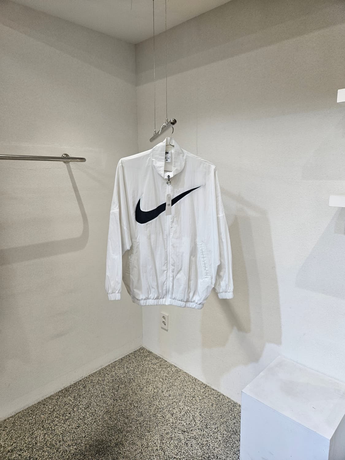 나이키 스우시 바람막이 상품이미지1