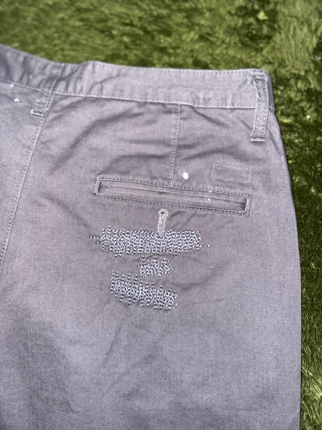 마하그리드 리페어 디테일 루즈 핏 워시드 치노 팬츠 그레이 상품이미지9