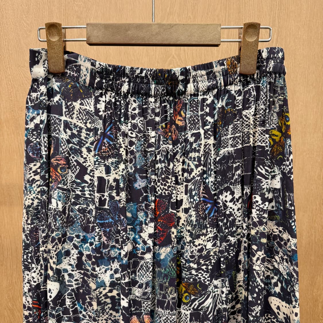 쟈딕 앤 볼테르 플리츠 롱 스커트 레이스 밑단 나비 패턴 디테일 상품이미지4