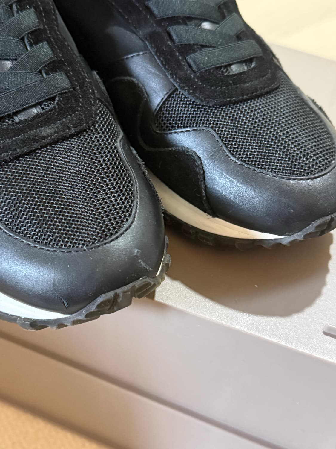 루이비통 런 어웨이 스니커즈 블랙 1A9J1C 37사이즈 상품이미지3