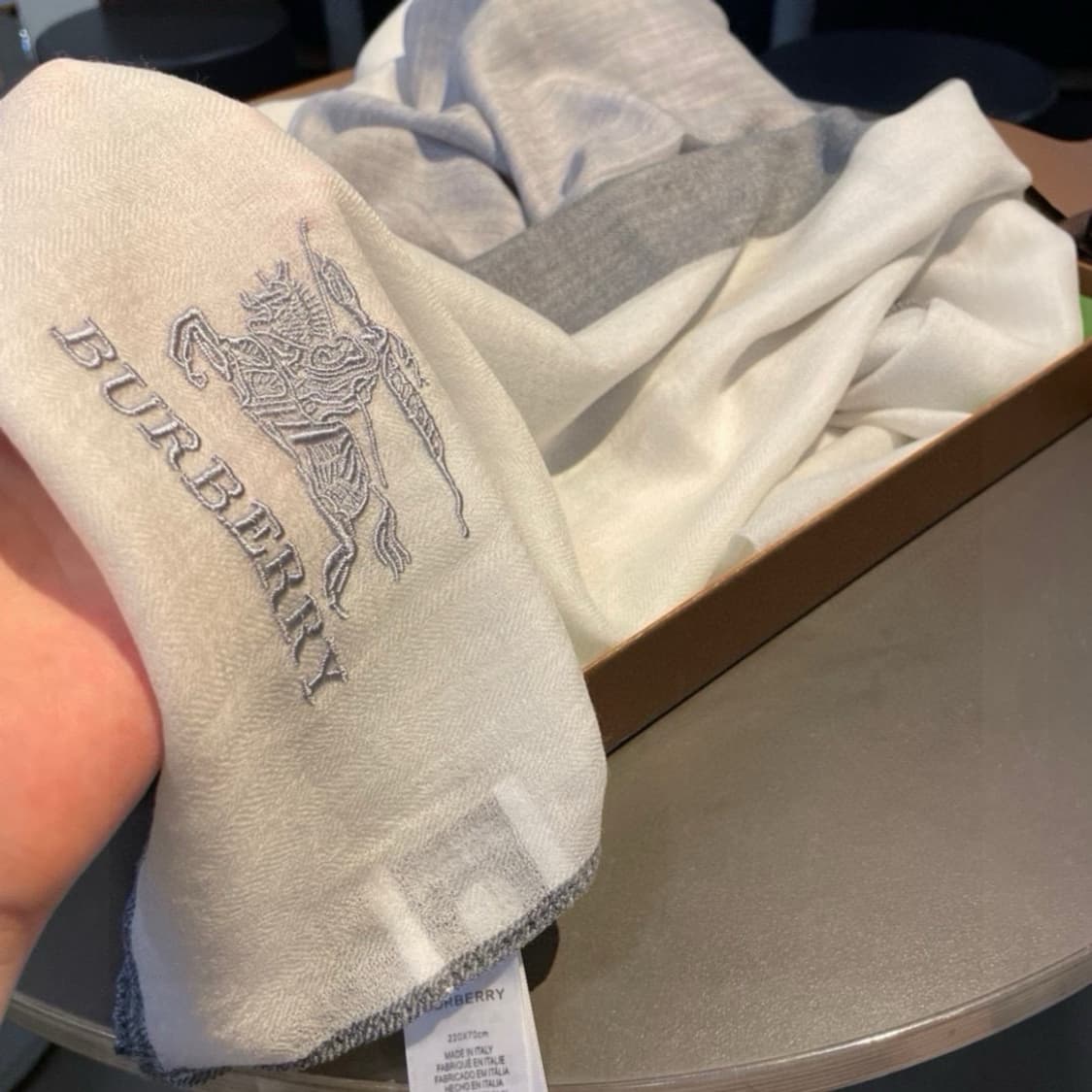 버버리숙녀 리버서블 스카프100% 램스울
 상품이미지4