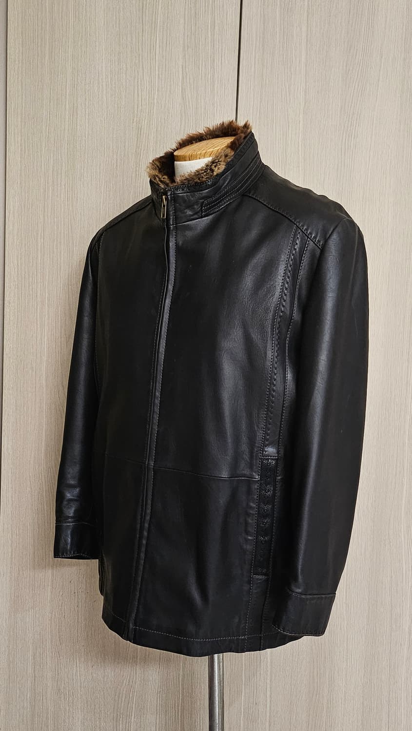 (정가100만원대)로가디스 블랙라벨 토끼털 블랙 양가죽자켓 95~100 상품이미지4