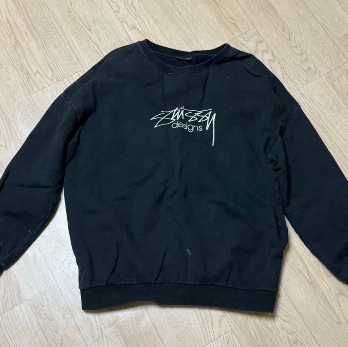 스투시 블랙 맨투맨 상품이미지1