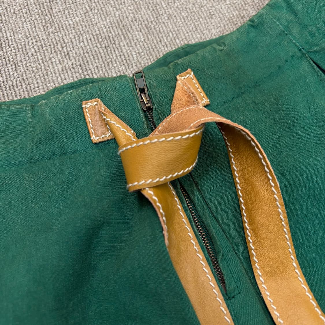 miu miu 미우미우 레더스트랩 플레어 스커트 상품이미지3