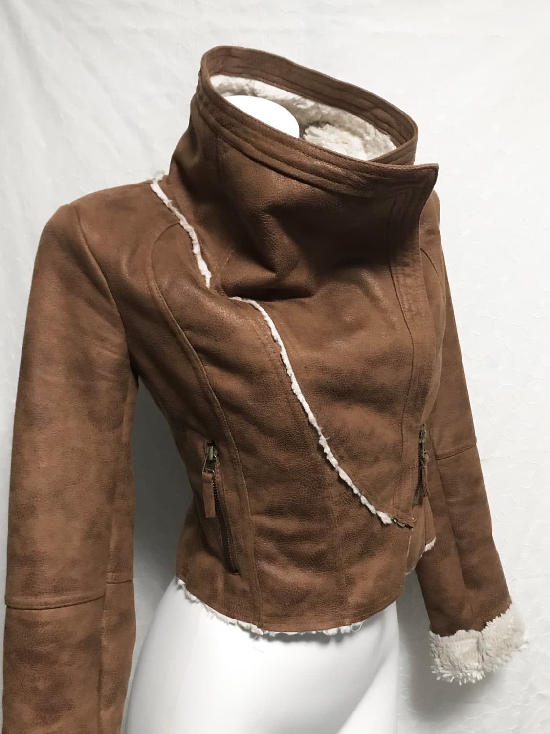 빈티지 하이넥 사선 지퍼 퍼 무스탕 크롭 자켓 상품이미지4