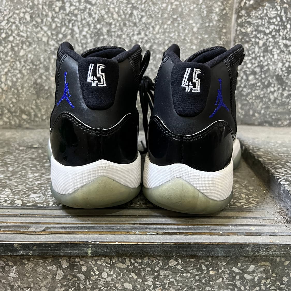 나이키 에어 조던 11 레트로 스페이스 잼 상품이미지3