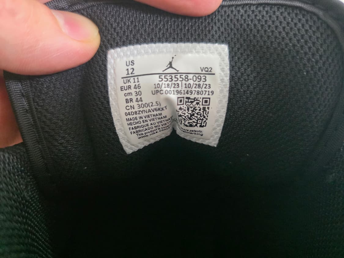 나이키 에어 조던 1 로우 트리플 블랙 300 상품이미지4