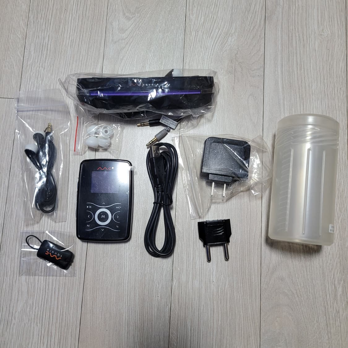 엠씨스퀘어 X1 (배터리방전 충전선 연결한채로 사용가능) 상품이미지1