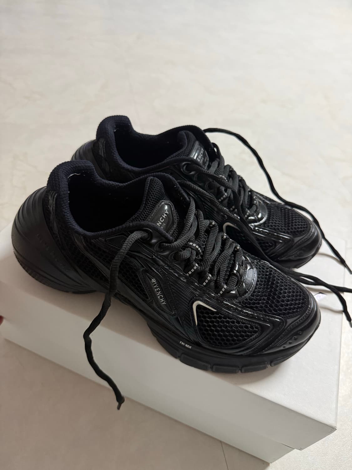 지방시 TK-MX 메쉬 러너 스니커즈 블랙 41 상품이미지2