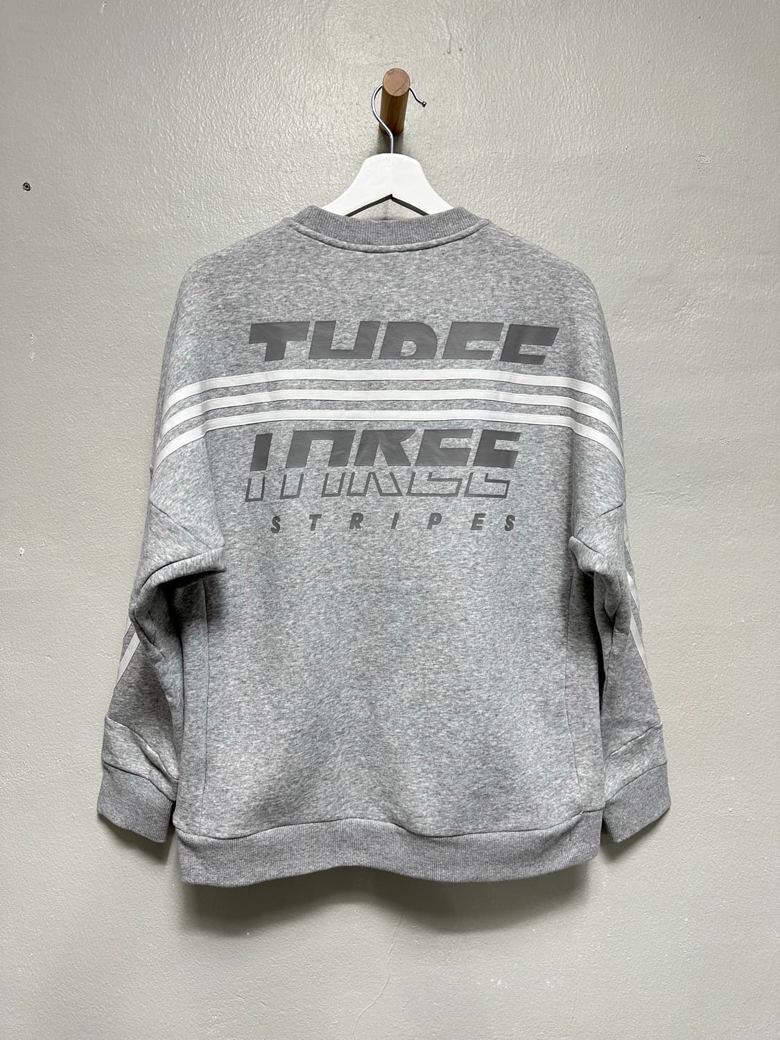 아디다스 백프린팅 디자인 맨투맨 상품이미지6