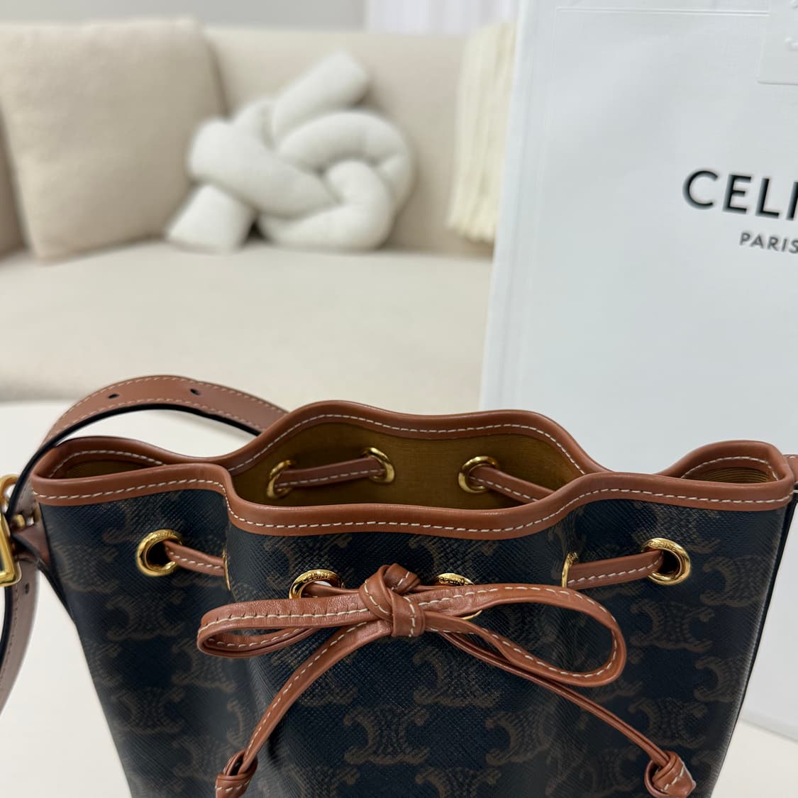 (당일출고) 셀린느 트리오페 스몰 드로스트링 버킷백 상품이미지2