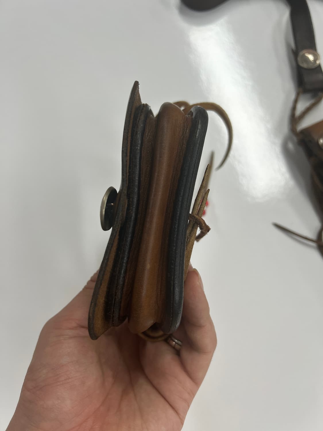 goros 고로스 새들레더 콘초 웨이스트 메디슨백 상품이미지4