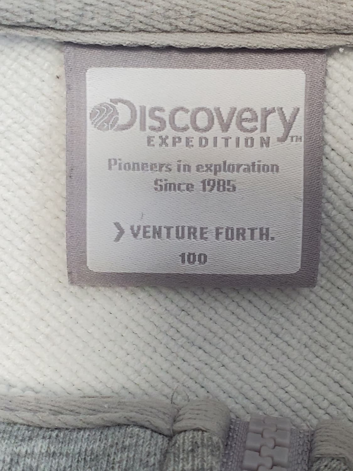 디스커버리 Expedition 하프집업 기모맨투맨 그레이 100

하자오 상품이미지8