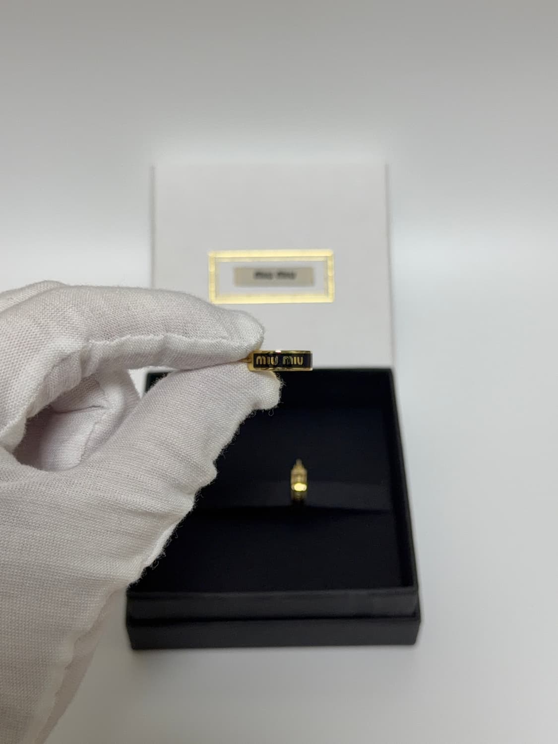 미우미우 에나멜 메탈 귀걸이 블랙 상품이미지2