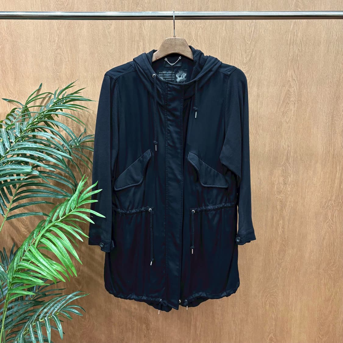 디젤 코튼 롱 후드 자켓 플랩 포켓 드로우 스트링 디테일 레귤러핏 블랙 상품이미지1