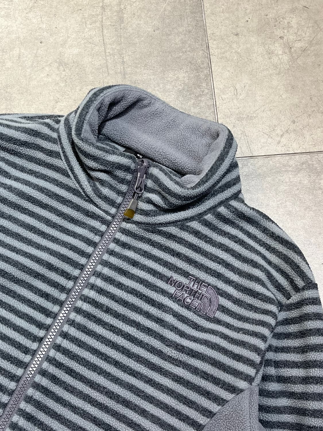 노스페이스 그레이 스트라이프 후리스 자켓 상품이미지3