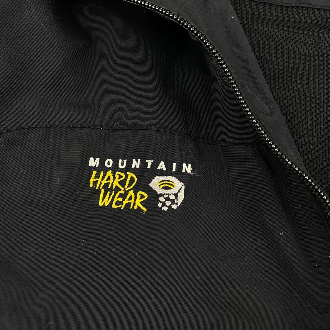  마운틴하드웨어 자수 스몰 로고 블랙 바람막이 자켓 (105)  ﻿ 상품이미지3