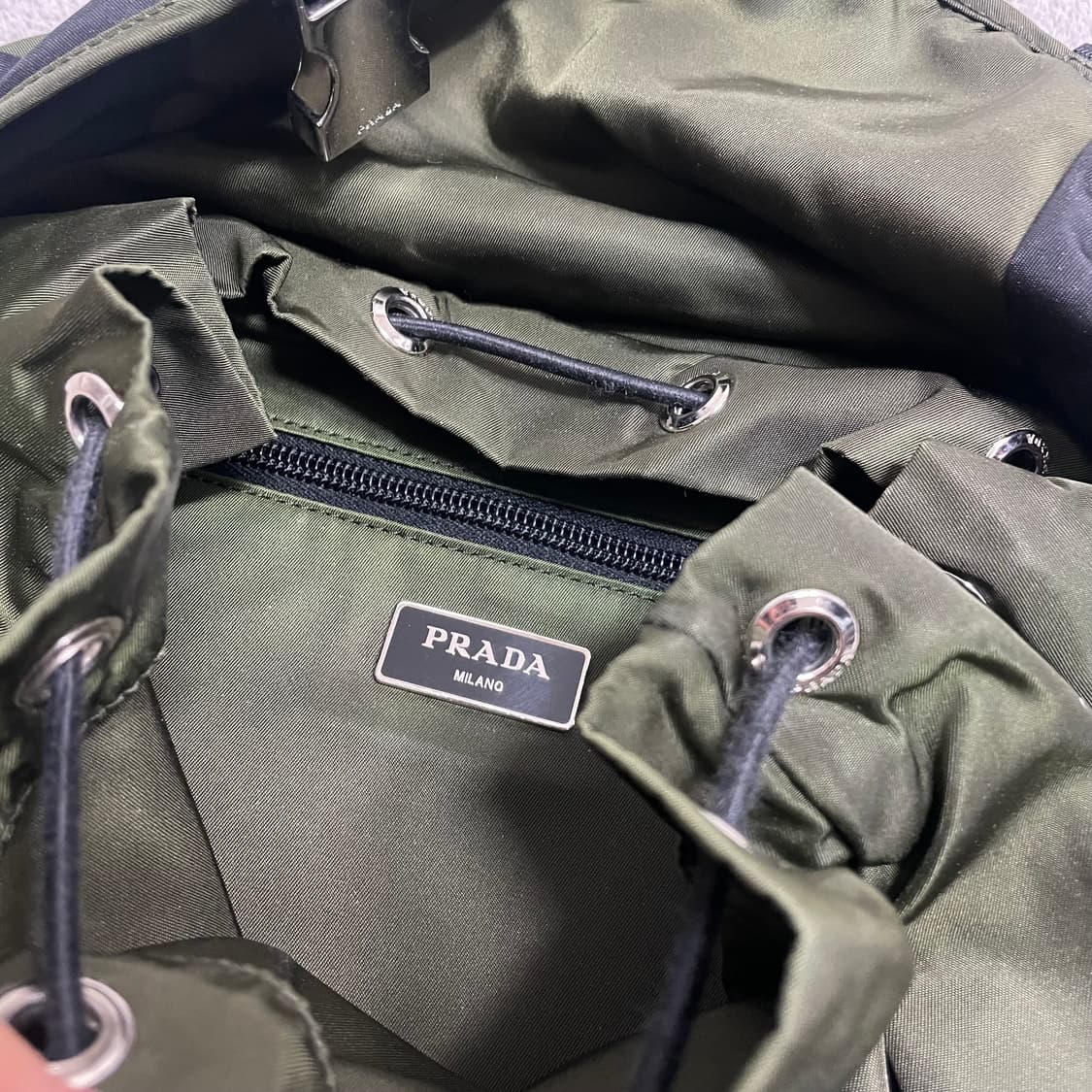 프라다 포코노 나일론 삼각 로고 올리브 그린 백팩 가방 kenijima 상품이미지8