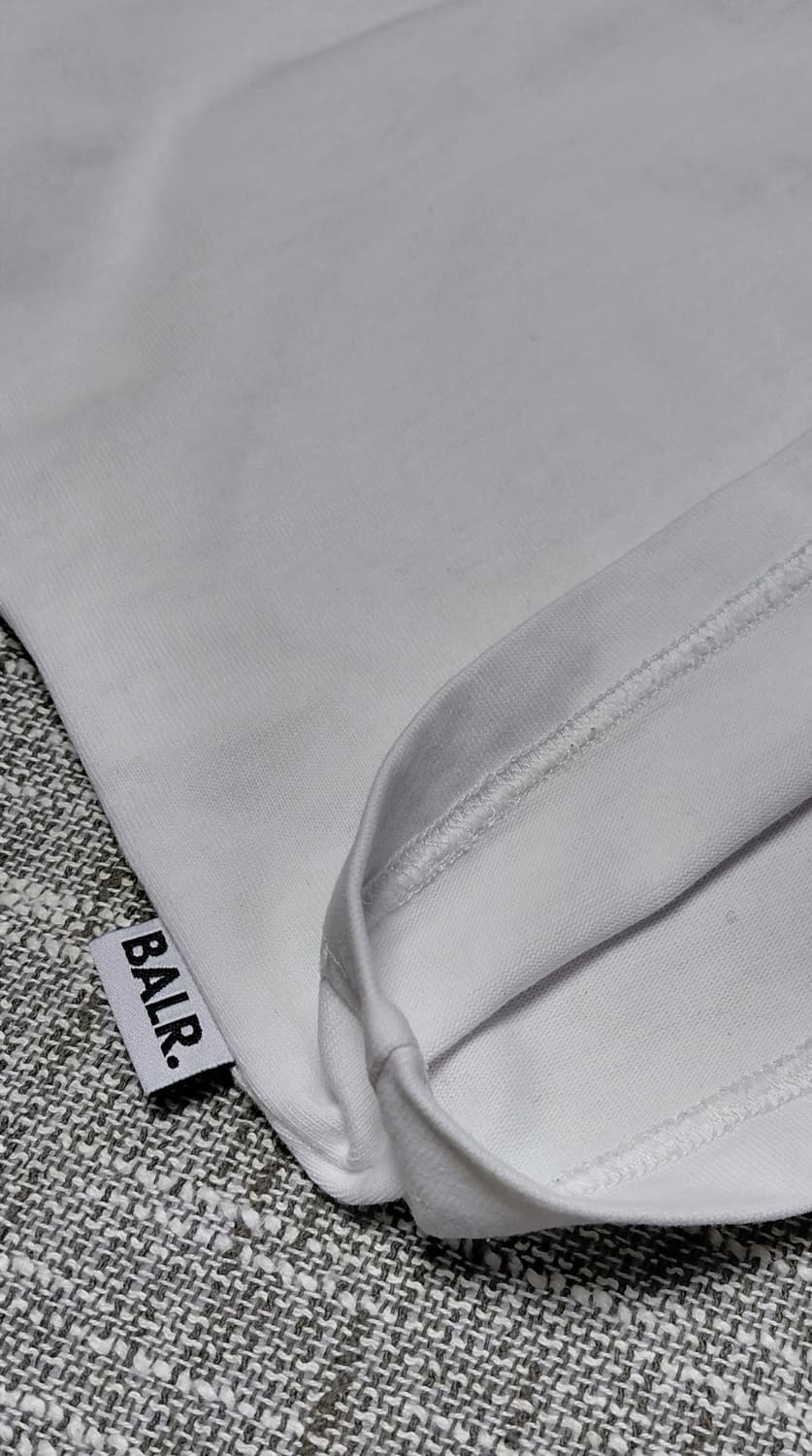 [S] 발레르(BALR.) 메탈 플레이트 로고 반팔 티셔츠 (화이트) 상품이미지9