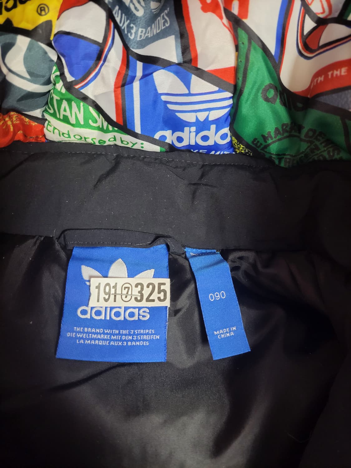 급처상태좋음!아디다스 오리털 남녀공용 뱃지다운 패딩자켓점퍼 럭키슈에뜨st 상품이미지6