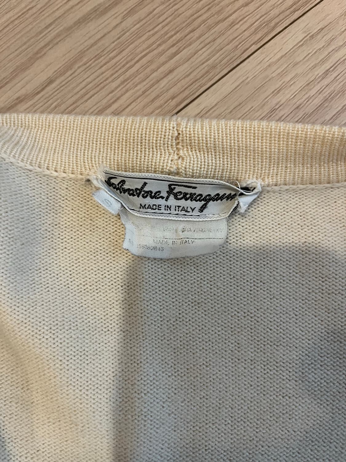 페라가모 아이보리 가디건 S 정품 상품이미지6